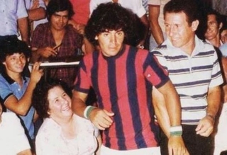 Maradona con camiseta de san lorenzo